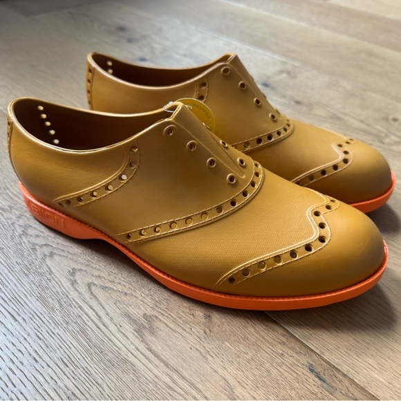 Biion Men's Oxford Bright Spikeless Shoe - Tan/Orange - Size 9 (42.5) - NWT - Picture 1 of 7